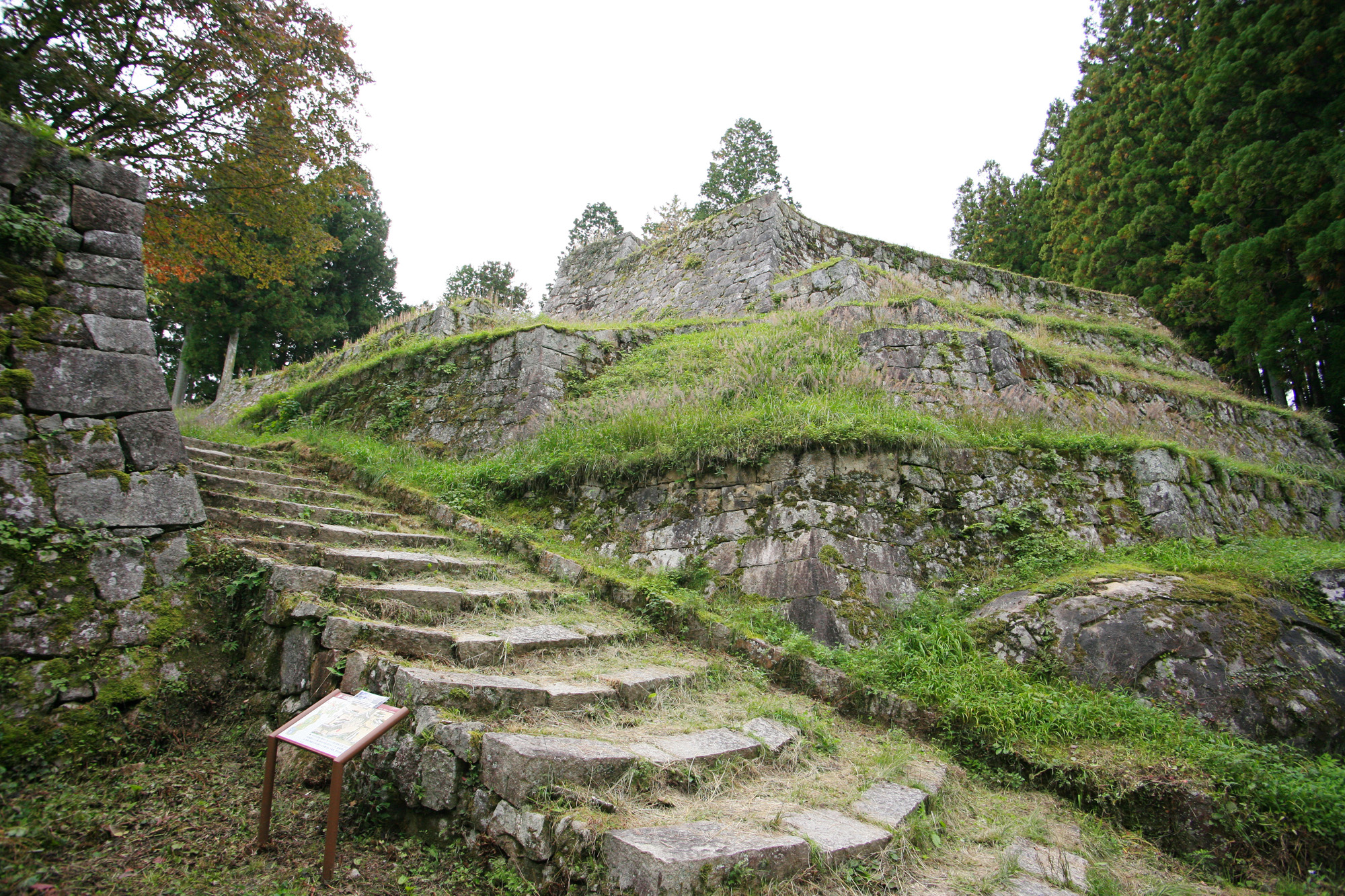 岩村城跡の六段壁