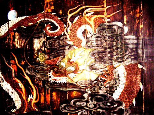 円頂寺の天井絵「八方にらみの龍」