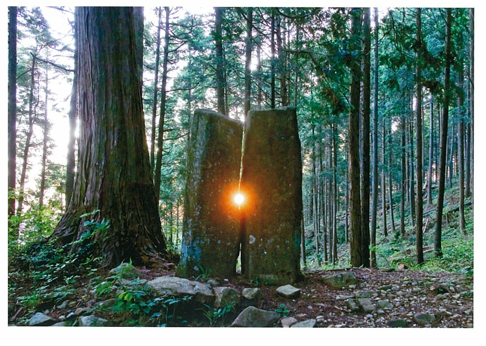 鍋山のメンヒル（夏至の日の出）