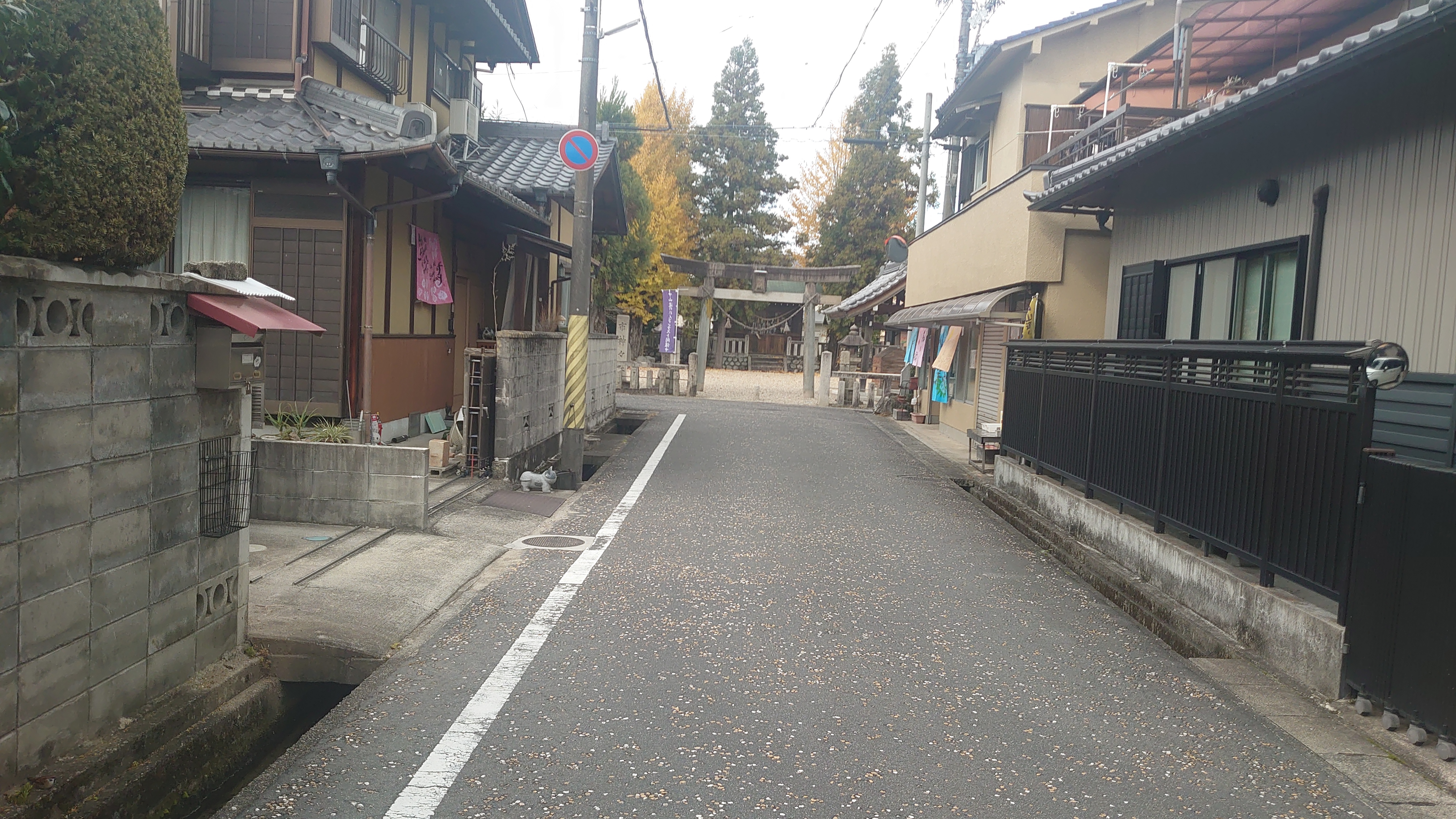 ゴールの市神神社へ向かう沿道